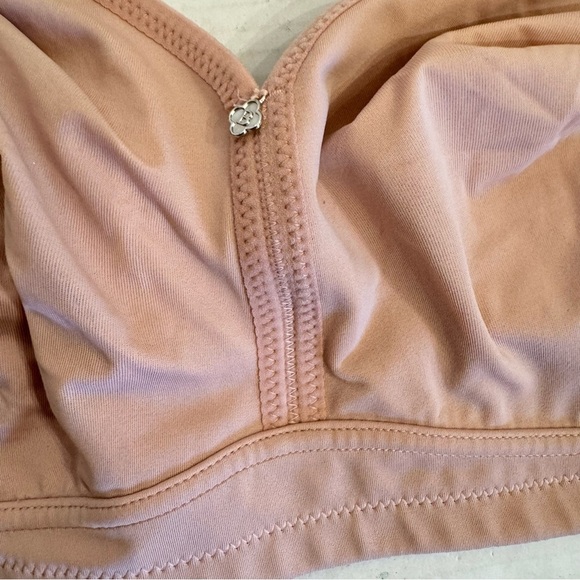 44C Breezies Bra Nude Rose Seamless Wirefree Support - Picture 4 of 16